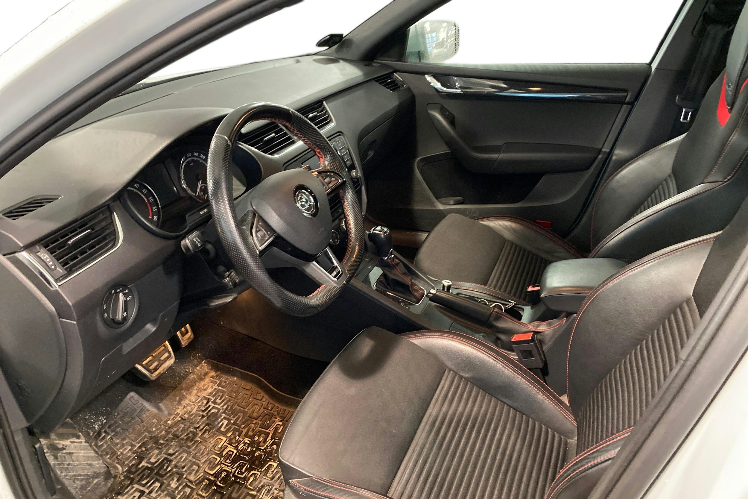 valkoinen Skoda Octavia 2016 kuva 3.