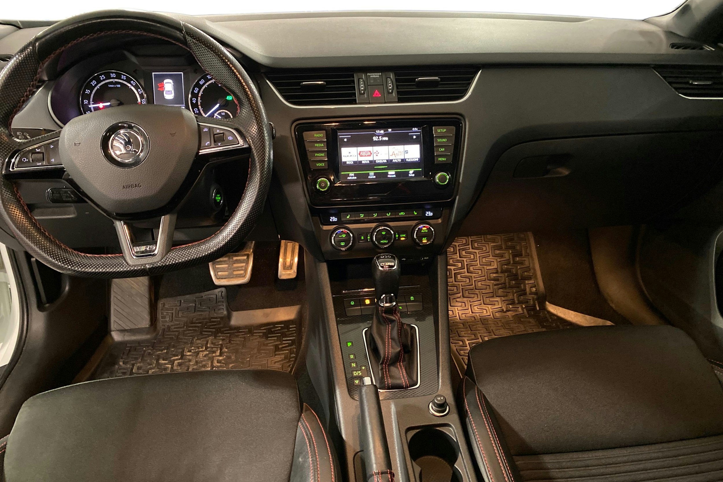 valkoinen Skoda Octavia 2016 kuva 9.