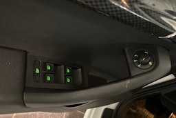 valkoinen Skoda Octavia 2016 kuva 17.