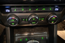 valkoinen Skoda Octavia 2016 kuva 22.