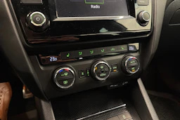 valkoinen Skoda Octavia 2016 kuva 28.