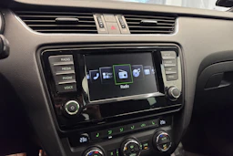 valkoinen Skoda Octavia 2016 kuva 29.