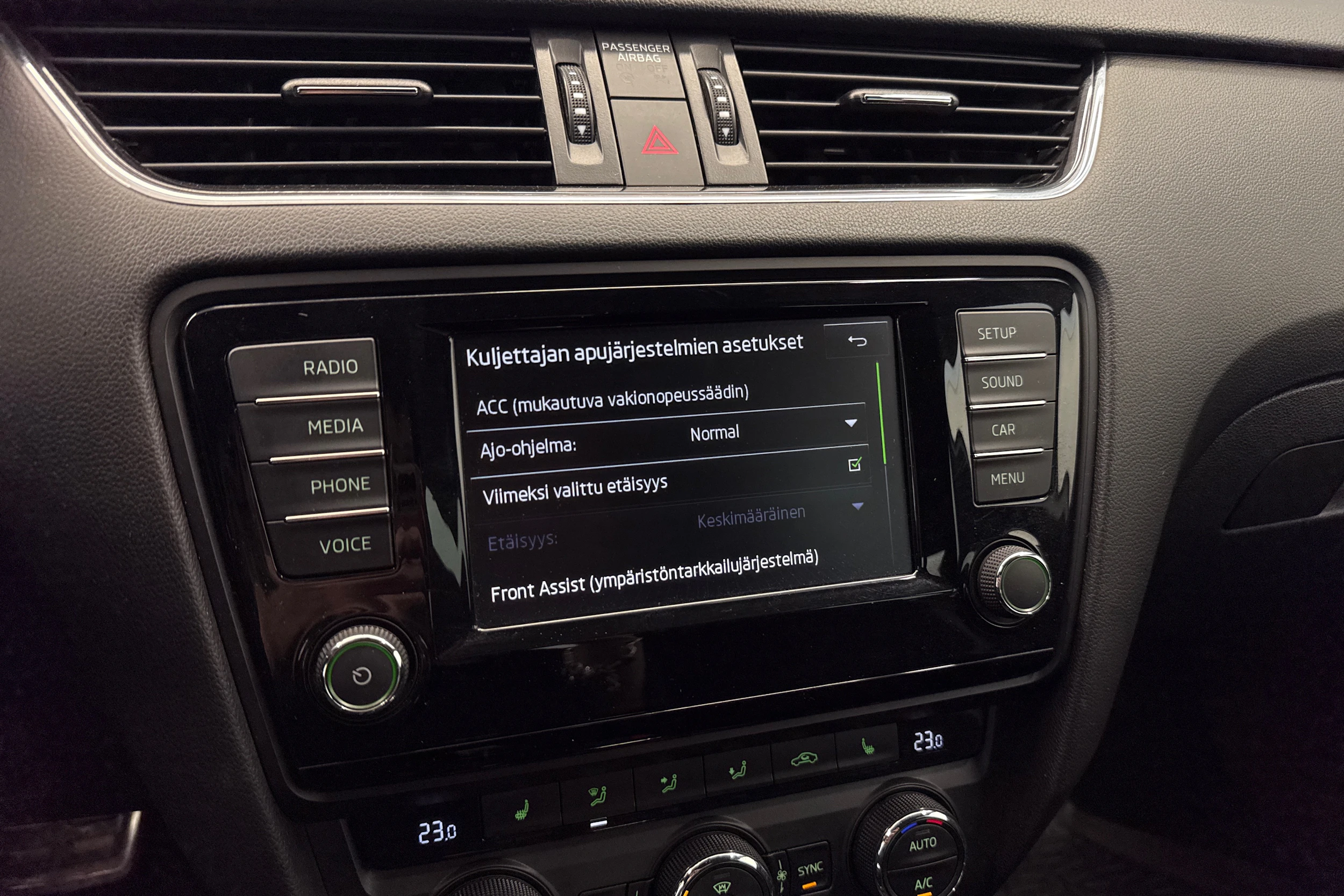 valkoinen Skoda Octavia 2016 kuva 31.