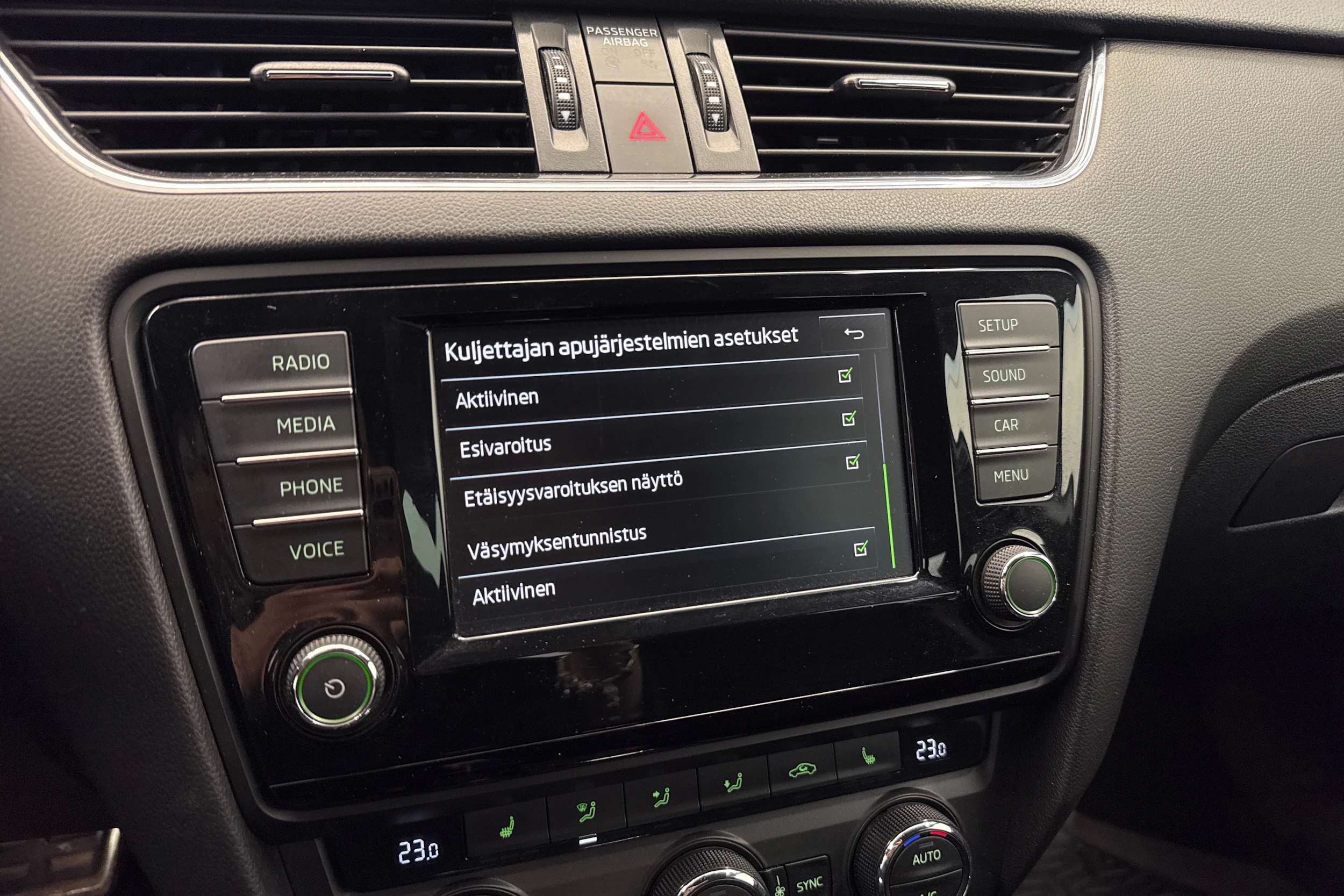 valkoinen Skoda Octavia 2016 kuva 32.