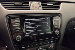 valkoinen Skoda Octavia 2016 kuva 32.