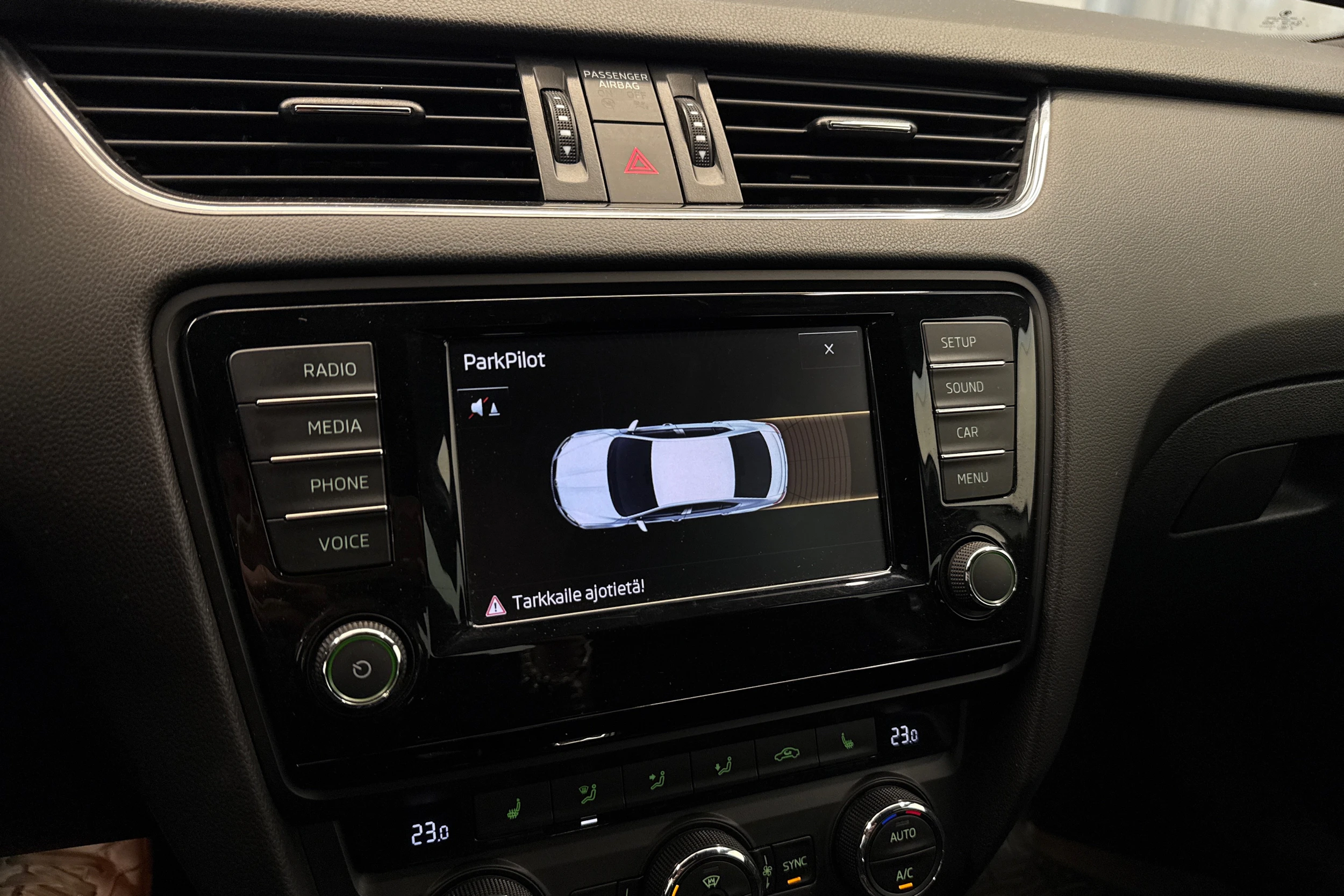 valkoinen Skoda Octavia 2016 kuva 33.