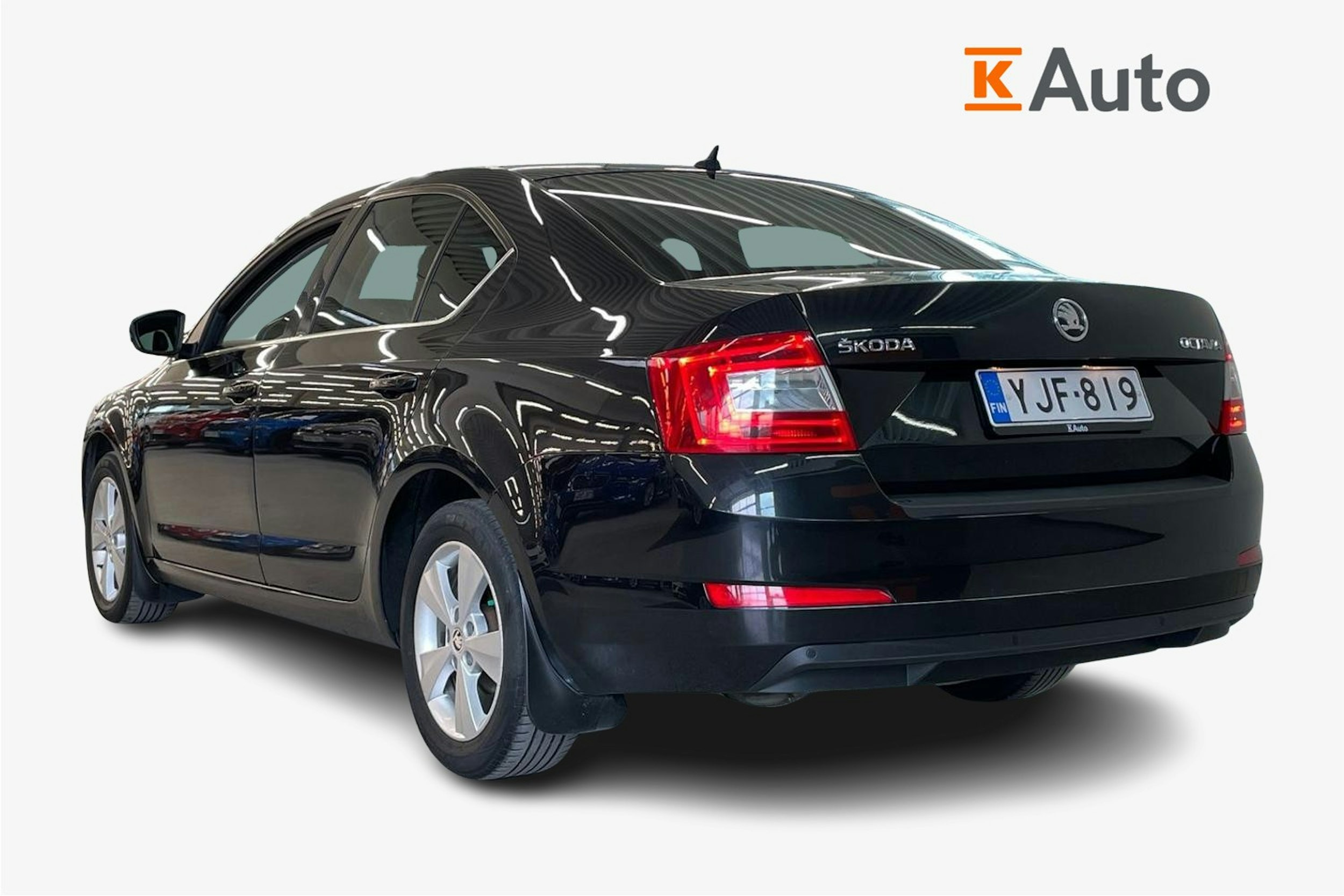 musta Skoda Octavia 2016 kuva 2.