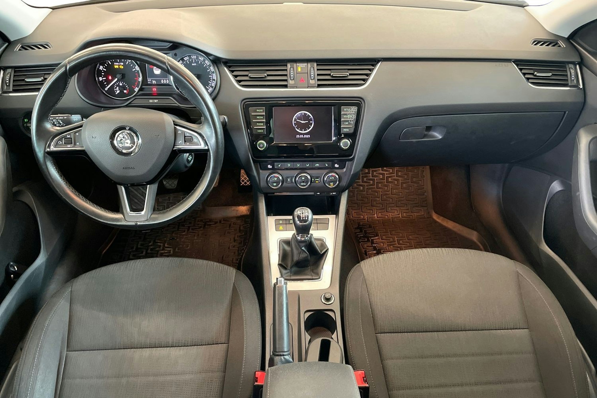 musta Skoda Octavia 2016 kuva 9.