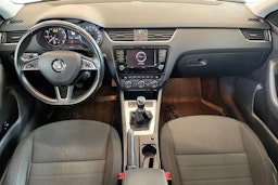 musta Skoda Octavia 2016 kuva 9.