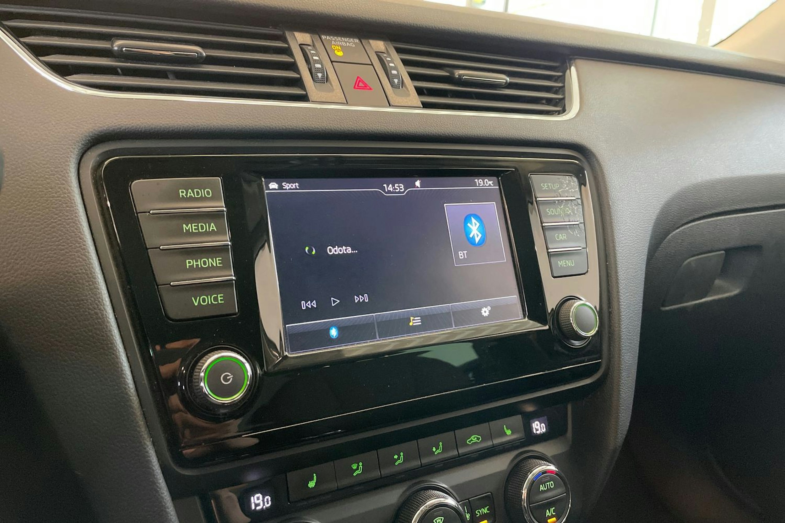 musta Skoda Octavia 2016 kuva 18.