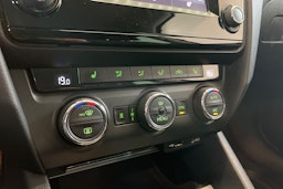 musta Skoda Octavia 2016 kuva 19.