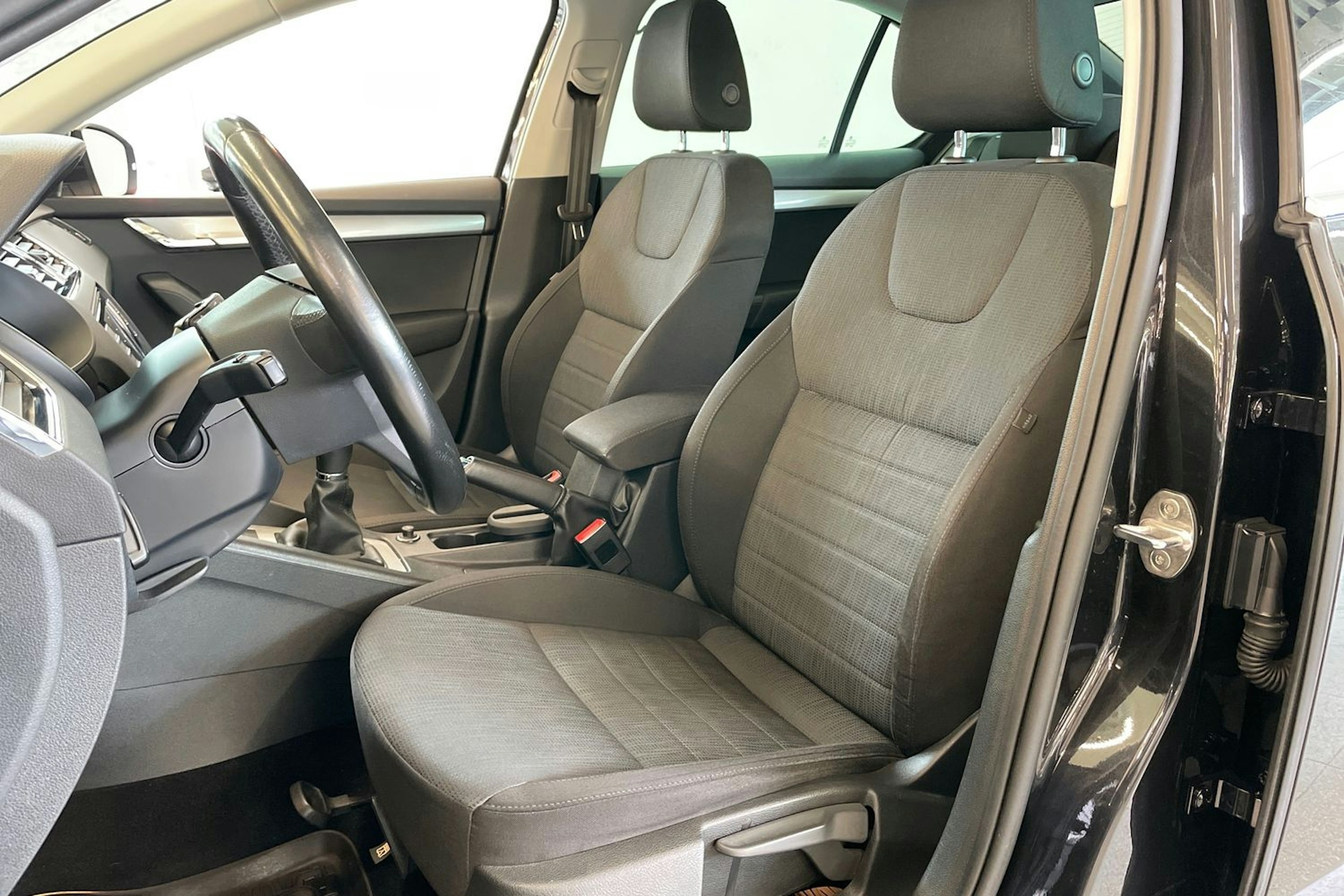 musta Skoda Octavia 2016 kuva 23.