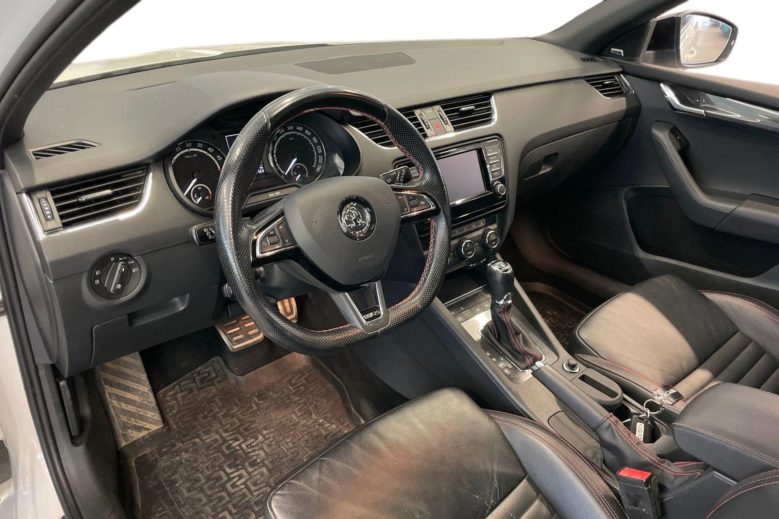 valkoinen Skoda Octavia 2017 kuva 3.