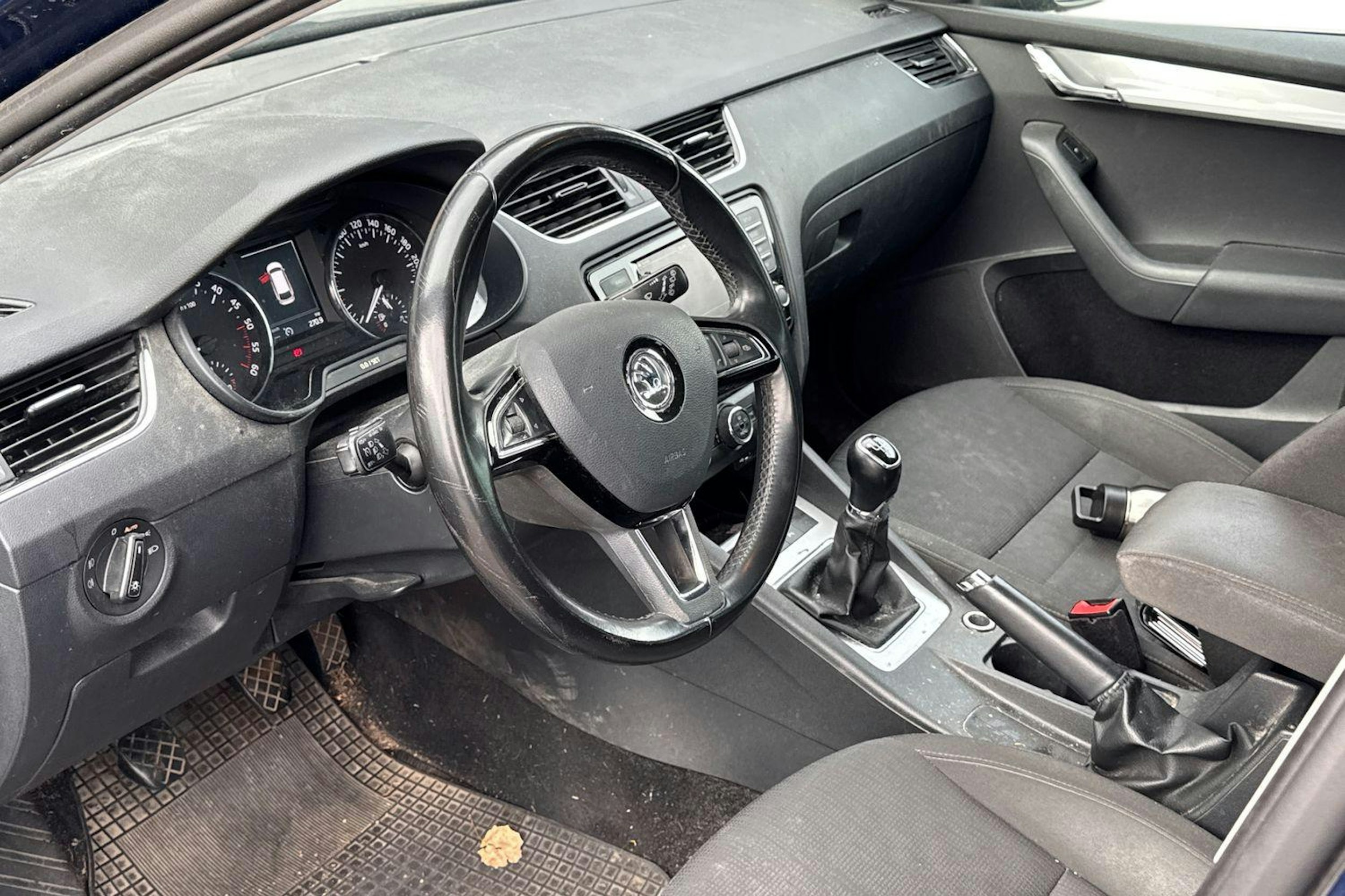 sininen Skoda Octavia 2016 kuva 3.