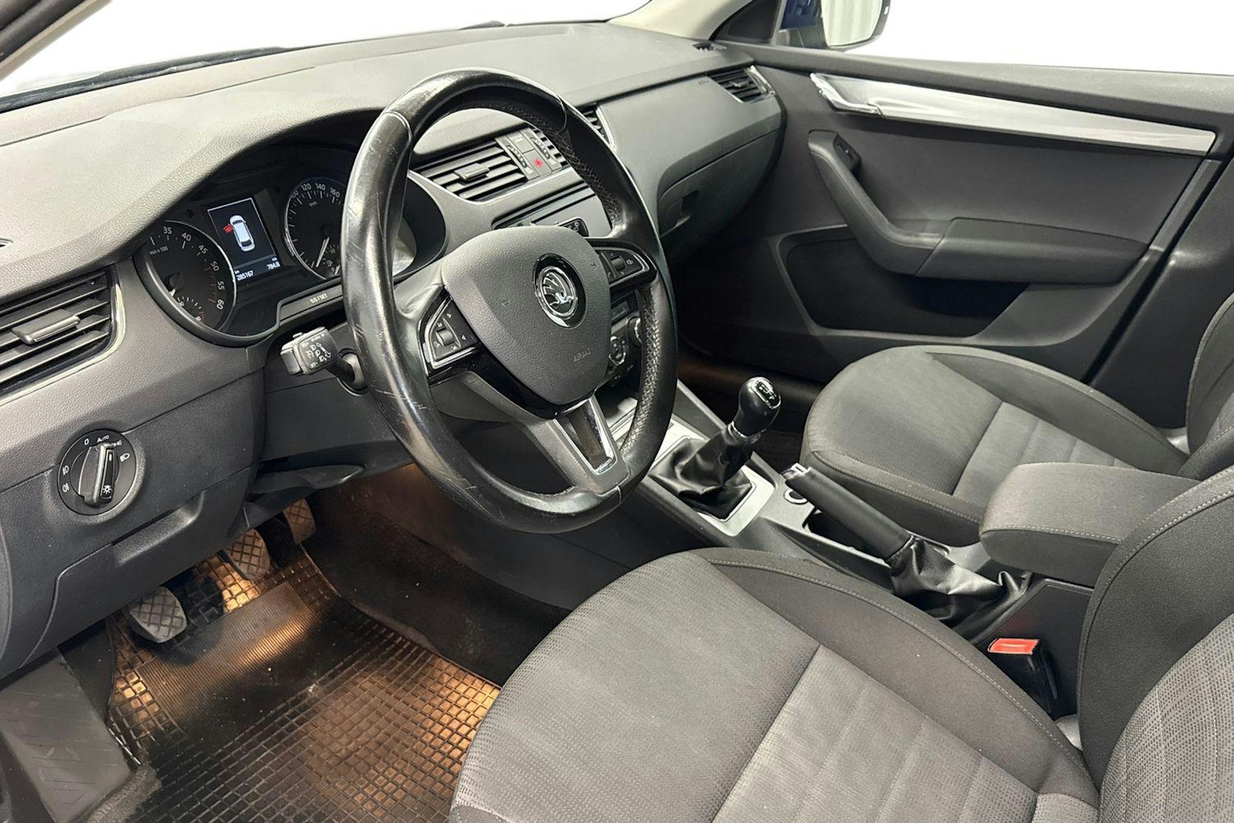 sininen Skoda Octavia 2016 kuva 7.