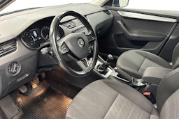 sininen Skoda Octavia 2016 kuva 7.