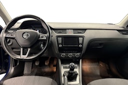 sininen Skoda Octavia 2016 kuva 9.