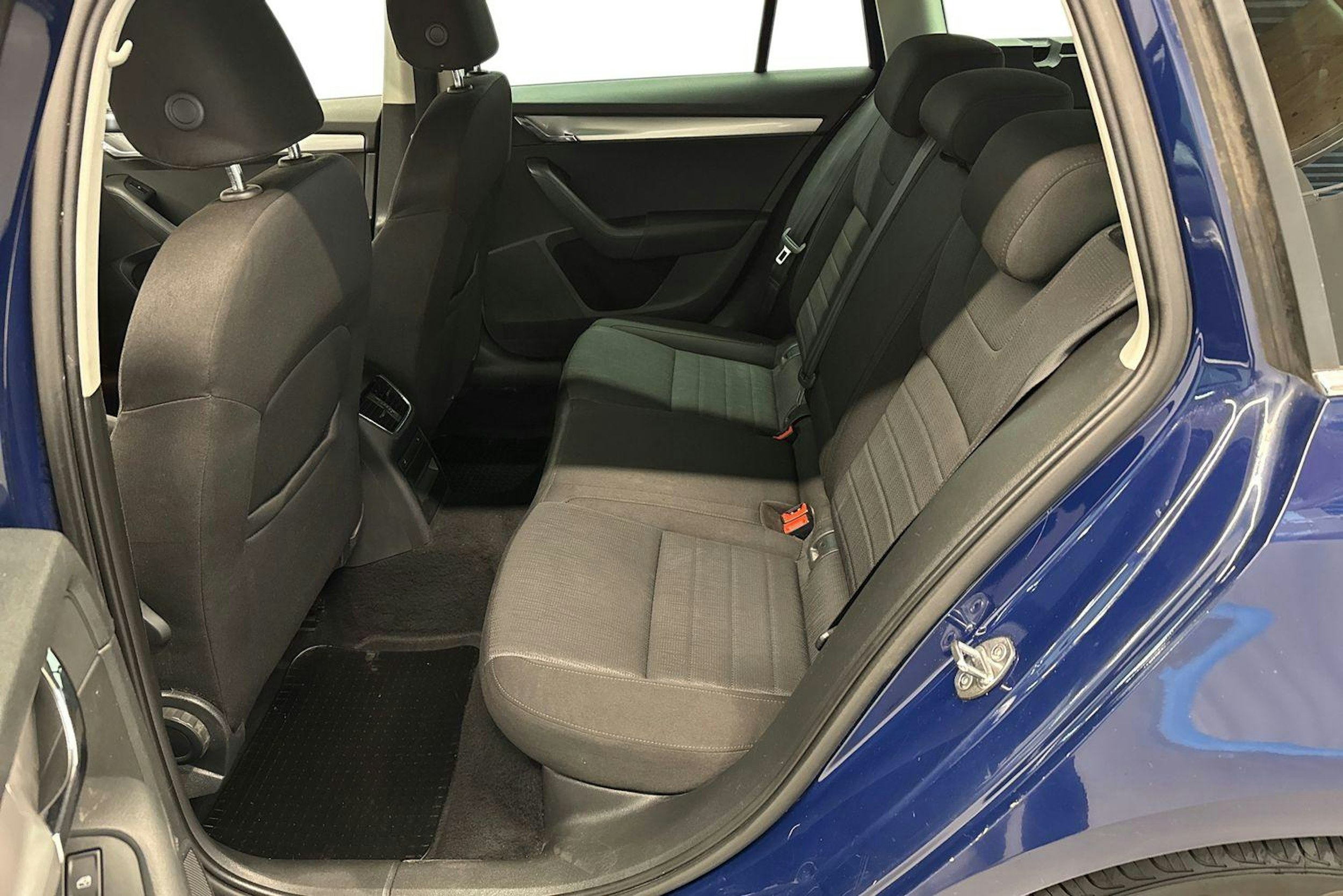 sininen Skoda Octavia 2016 kuva 10.