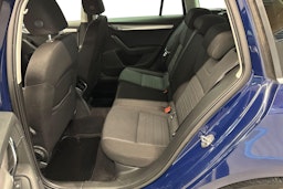 sininen Skoda Octavia 2016 kuva 10.