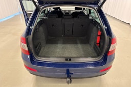 sininen Skoda Octavia 2016 kuva 14.