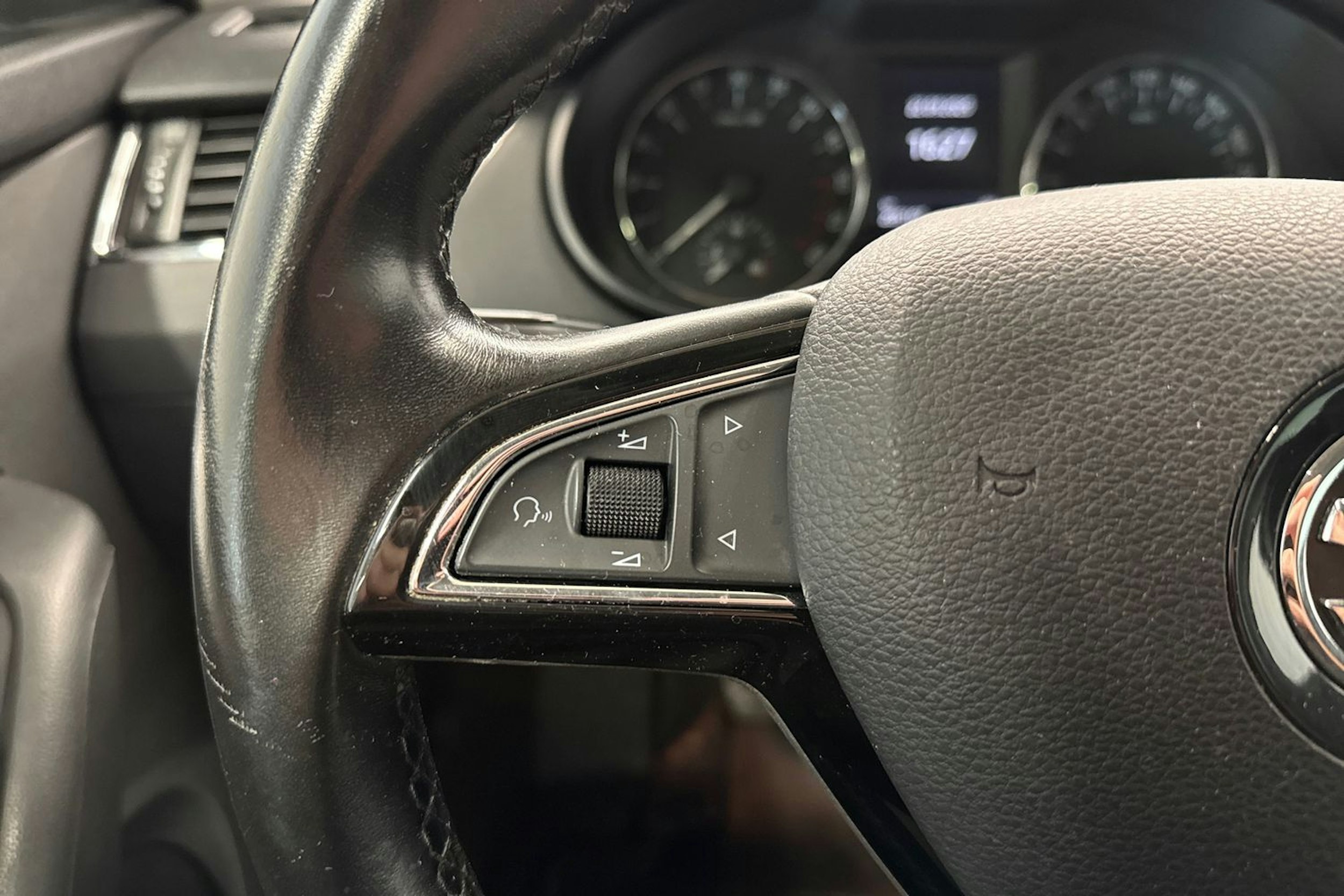 sininen Skoda Octavia 2016 kuva 17.