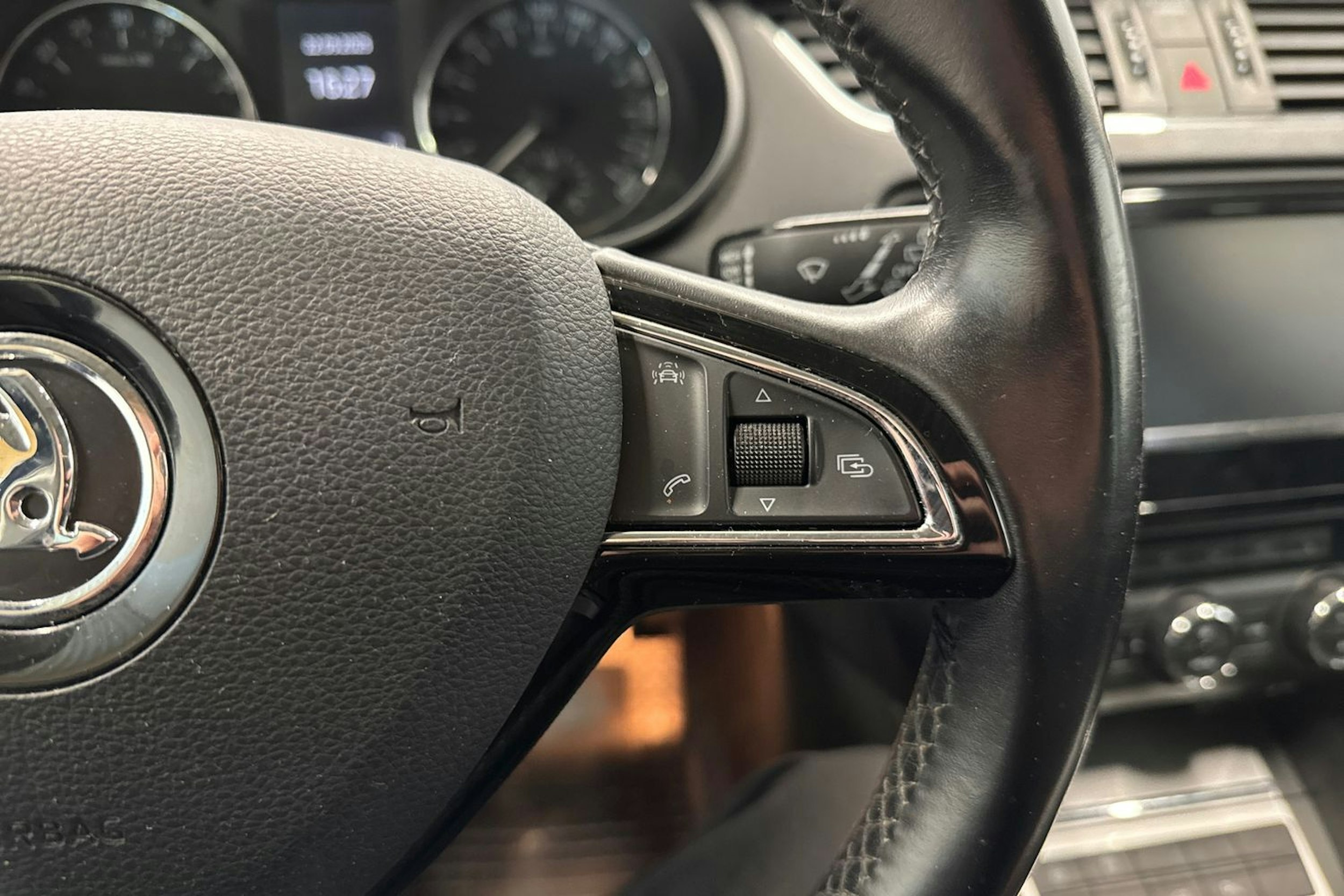 sininen Skoda Octavia 2016 kuva 18.