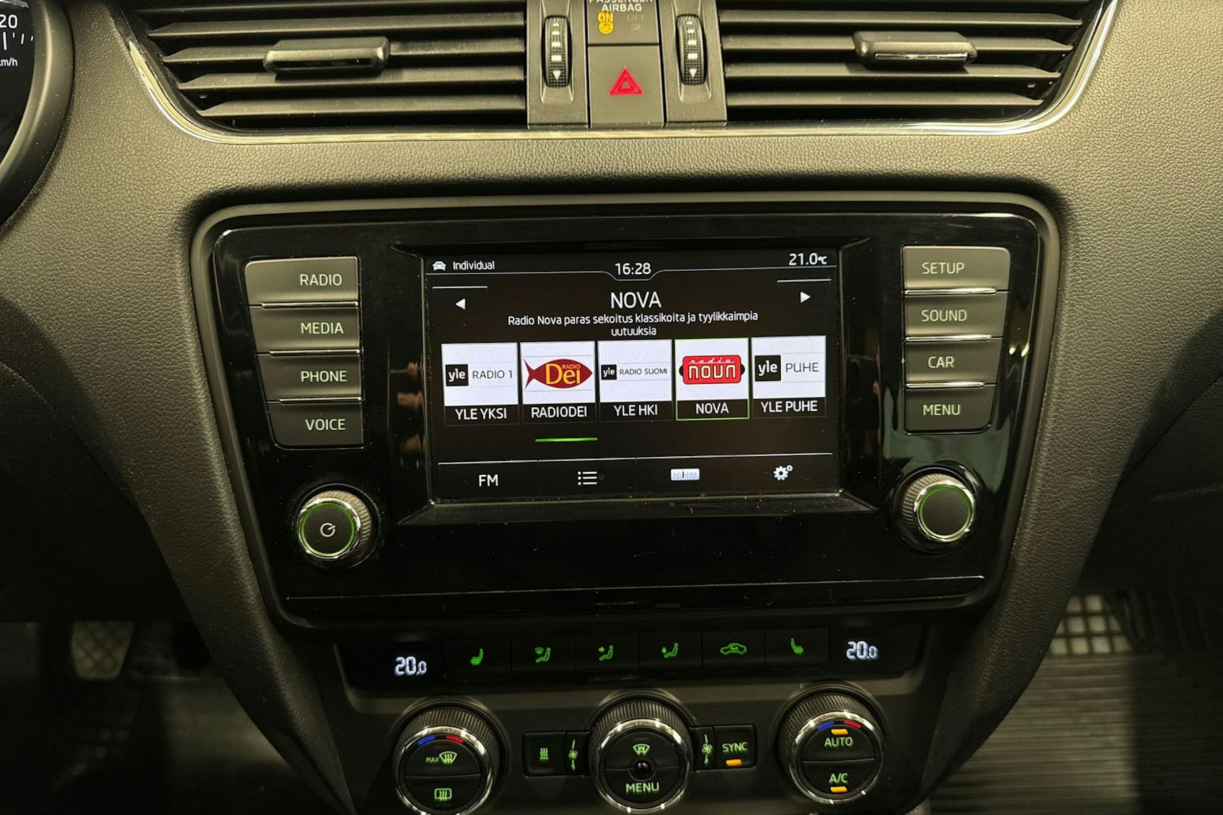 sininen Skoda Octavia 2016 kuva 19.