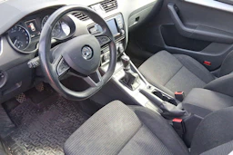 harmaa Skoda Octavia 2017 kuva 3.