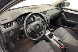 harmaa Skoda Octavia 2017 kuva 8.