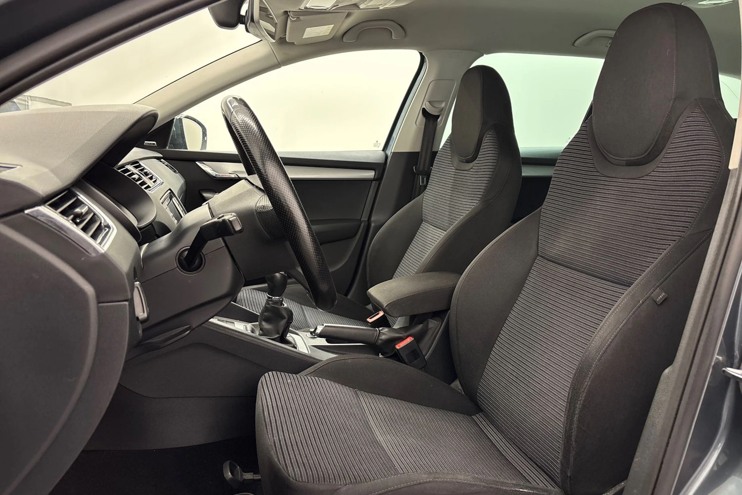harmaa Skoda Octavia 2017 kuva 15.