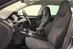 harmaa Skoda Octavia 2017 kuva 15.