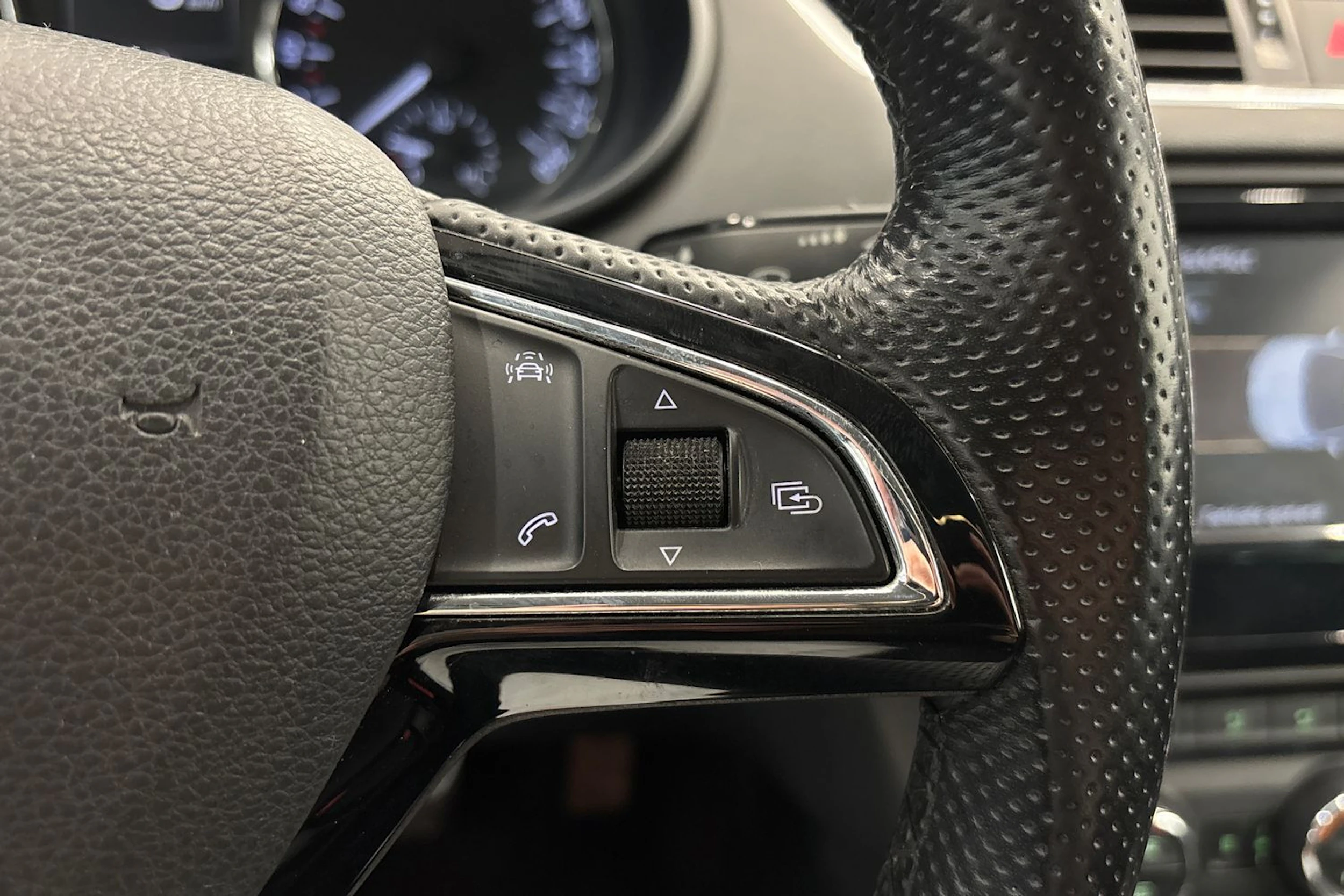 harmaa Skoda Octavia 2017 kuva 18.