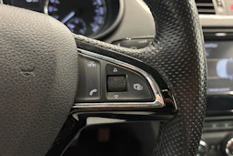 harmaa Skoda Octavia 2017 kuva 18.