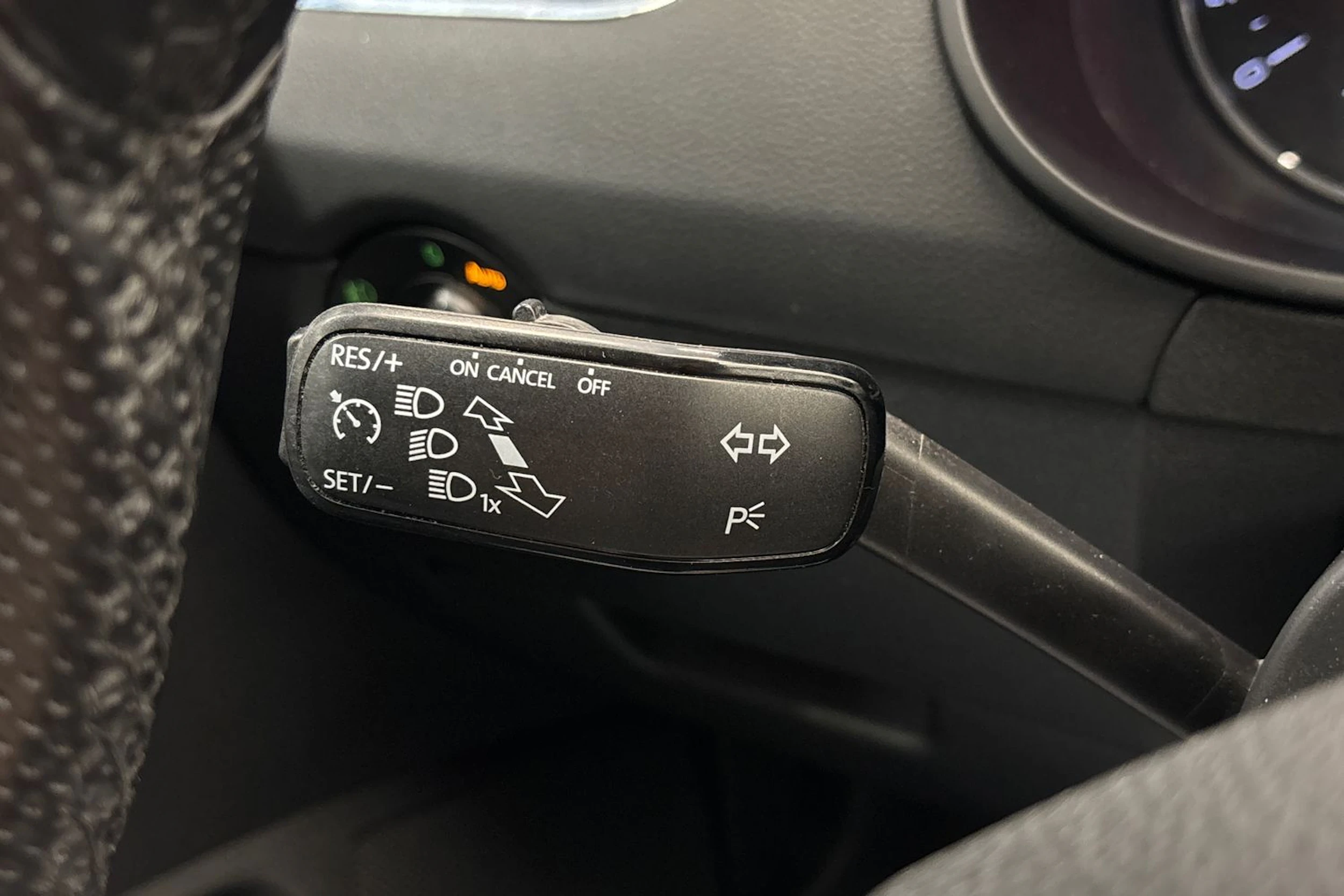harmaa Skoda Octavia 2017 kuva 19.