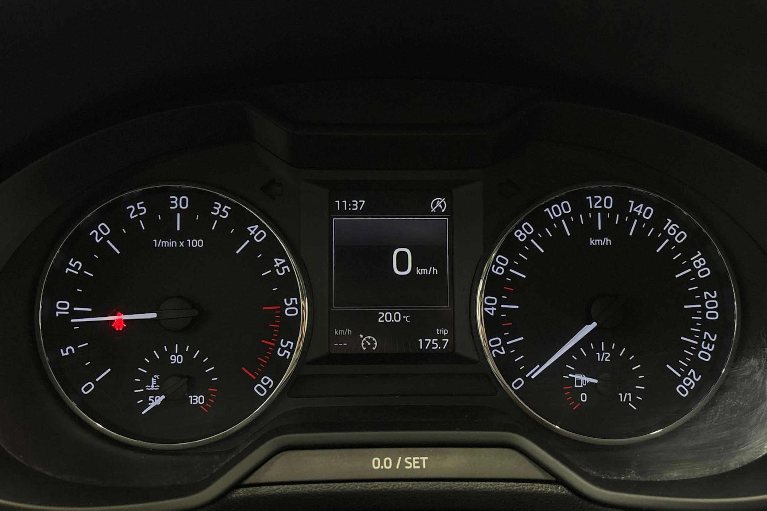 harmaa Skoda Octavia 2017 kuva 20.