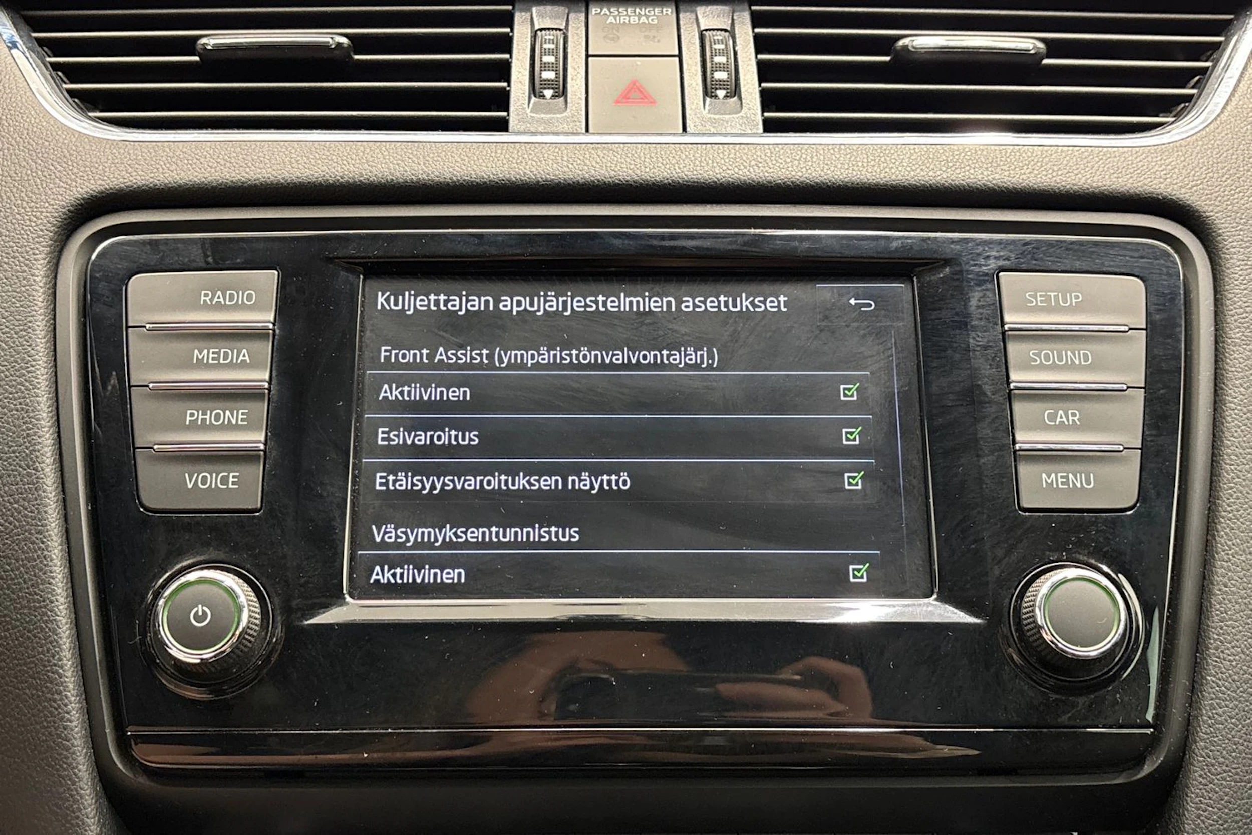 harmaa Skoda Octavia 2017 kuva 22.