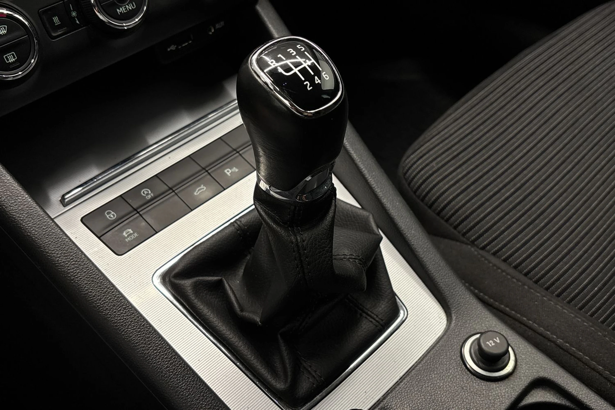 harmaa Skoda Octavia 2017 kuva 24.