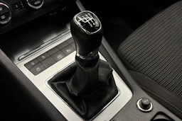 harmaa Skoda Octavia 2017 kuva 24.