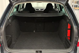 harmaa Skoda Octavia 2017 kuva 25.