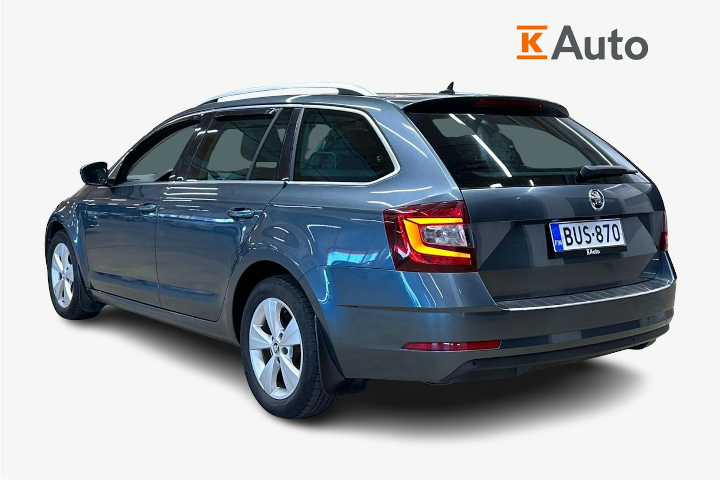 harmaa Skoda Octavia 2017 kuva 2.