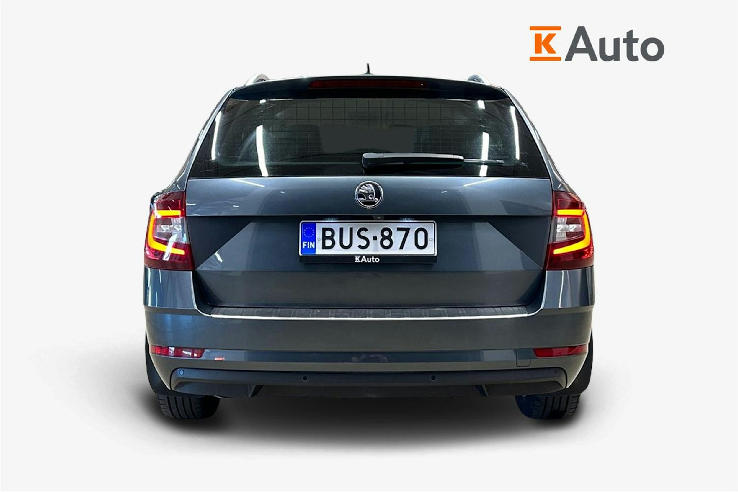 harmaa Skoda Octavia 2017 kuva 3.