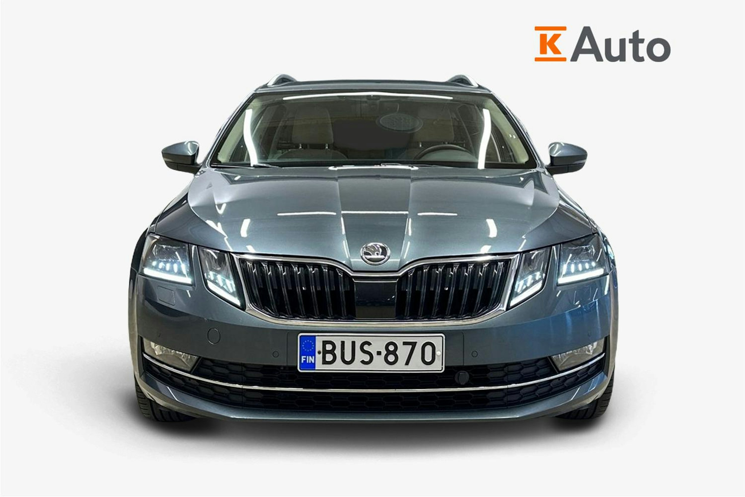 harmaa Skoda Octavia 2017 kuva 5.