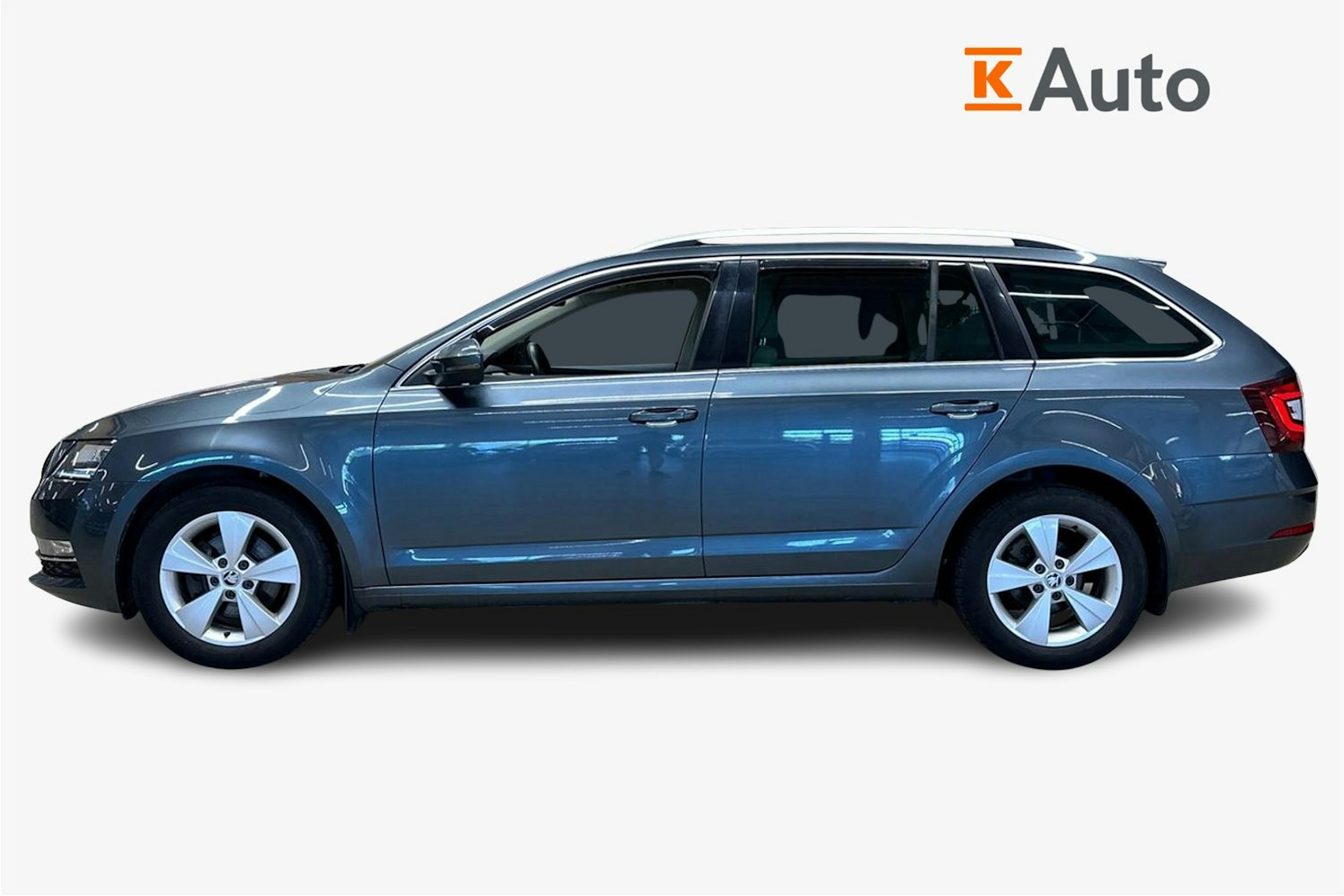 harmaa Skoda Octavia 2017 kuva 6.