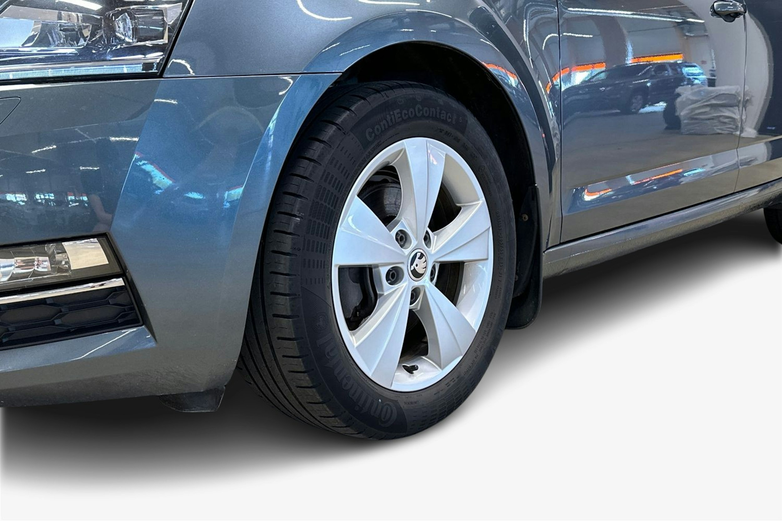 harmaa Skoda Octavia 2017 kuva 7.