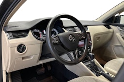 harmaa Skoda Octavia 2017 kuva 10.