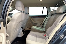 harmaa Skoda Octavia 2017 kuva 12.
