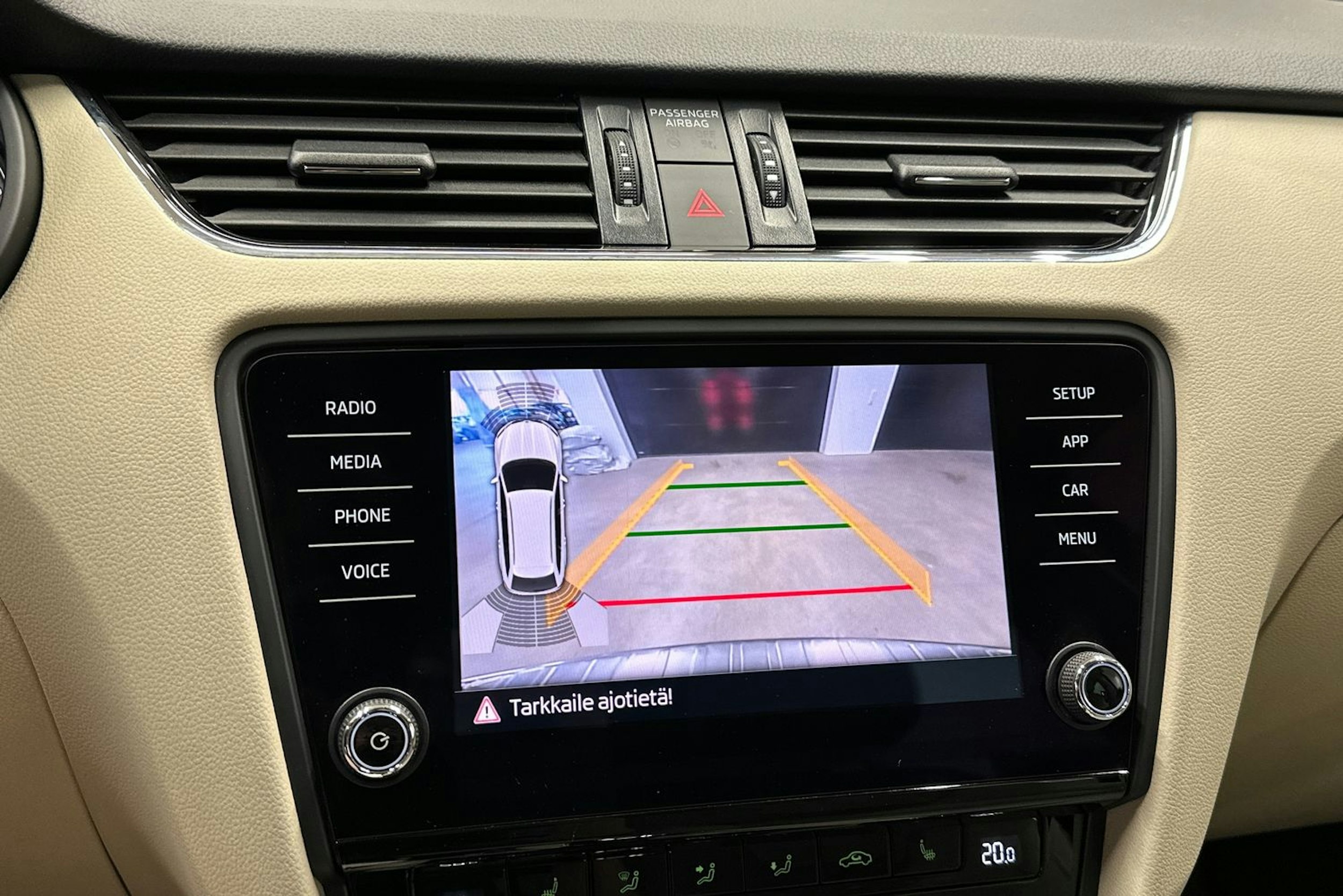 harmaa Skoda Octavia 2017 kuva 18.