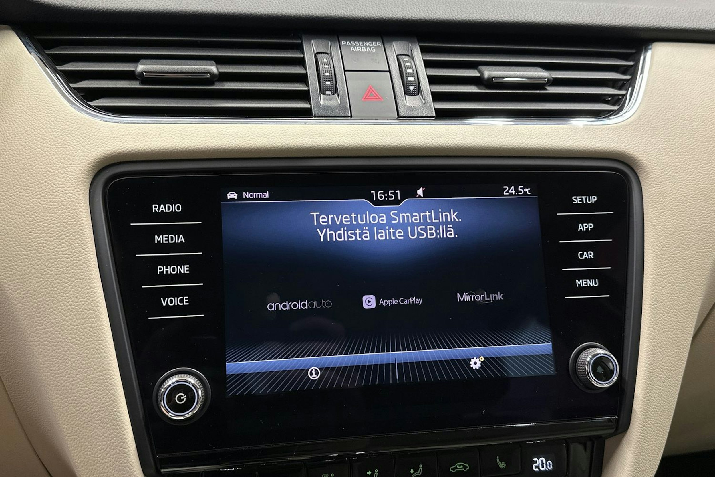 harmaa Skoda Octavia 2017 kuva 19.
