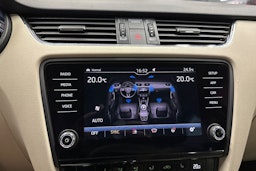 harmaa Skoda Octavia 2017 kuva 20.