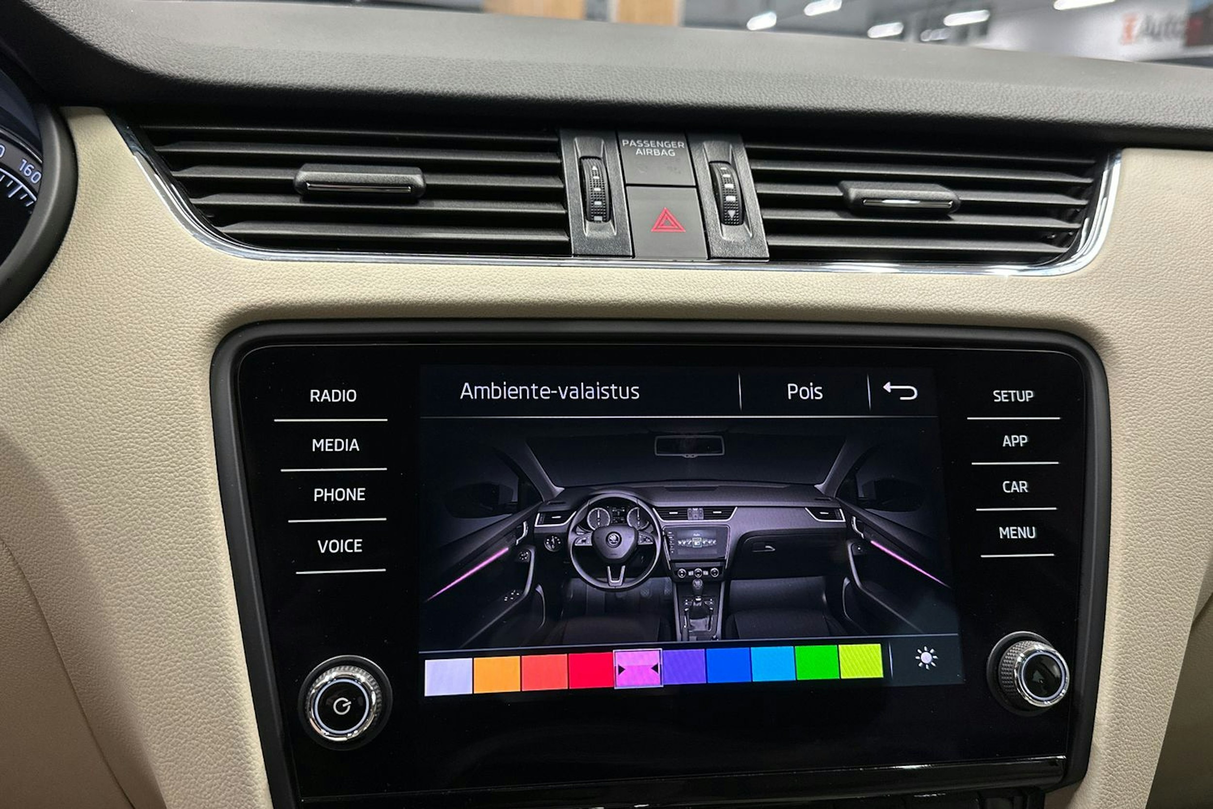 harmaa Skoda Octavia 2017 kuva 21.